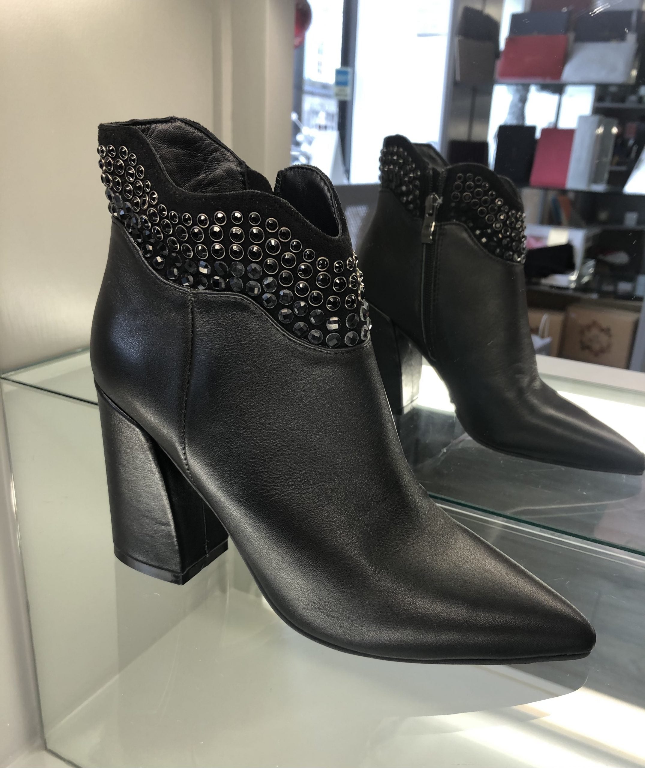 ALMA EN PENA Black Ankle Boots