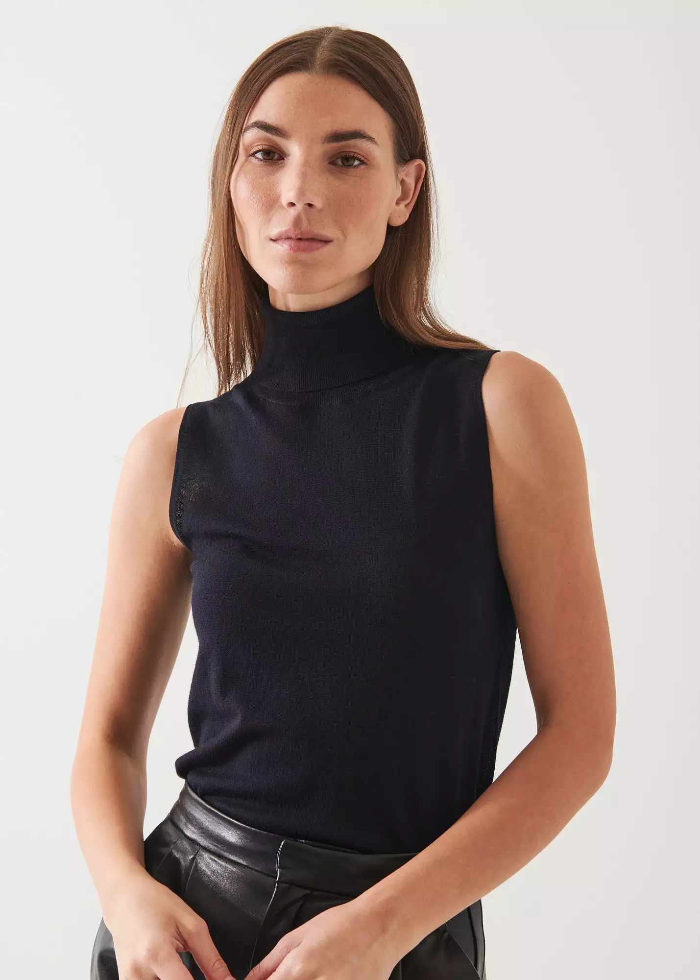 SUPERFINE MERINO SLEEVELESS TURTLENECK