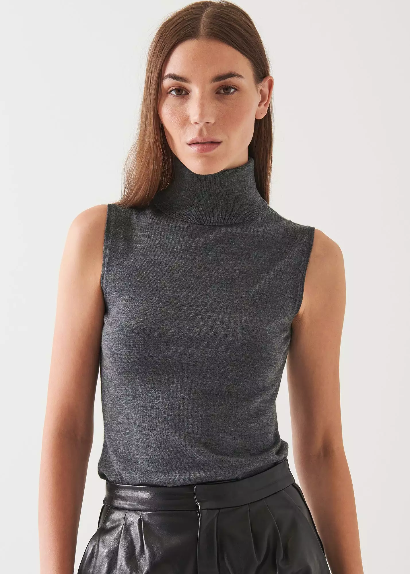 SUPERFINE MERINO SLEEVELESS TURTLENECK