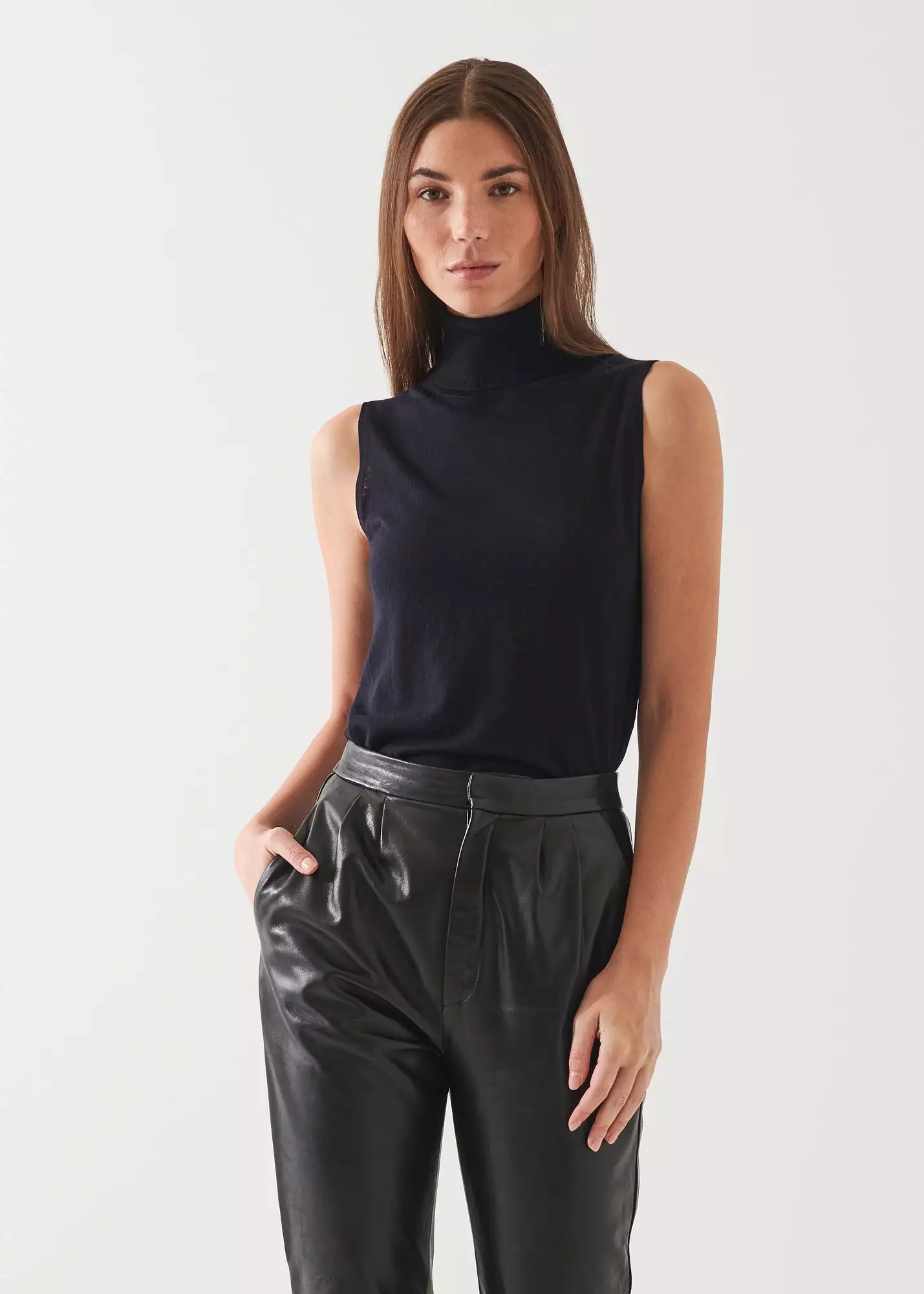 SUPERFINE MERINO SLEEVELESS TURTLENECK