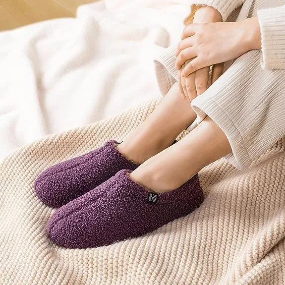 Women's Fuzzy Fleece Closed Back Indoor Slipper